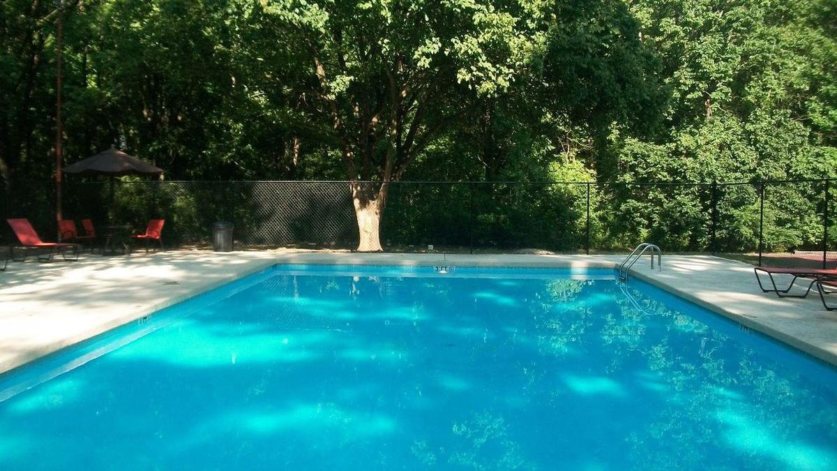 Swimming pool at Summer Trace Apartments