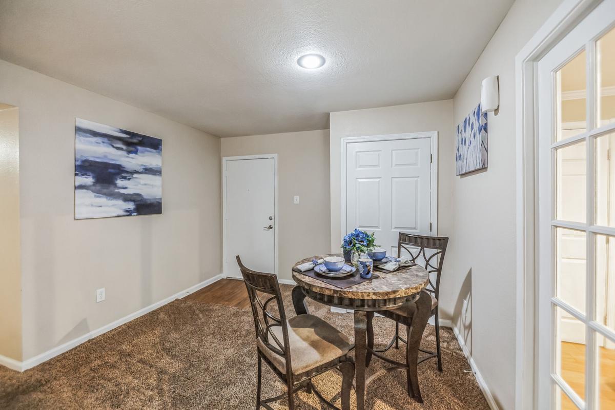 Dining room at Summer Trace Apartments